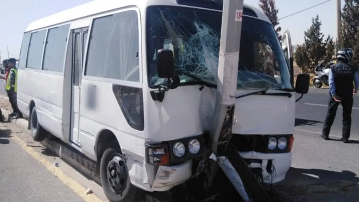 إصابة شخصين بجروح متوسطة جراء تدهور باص حكومي في جرش