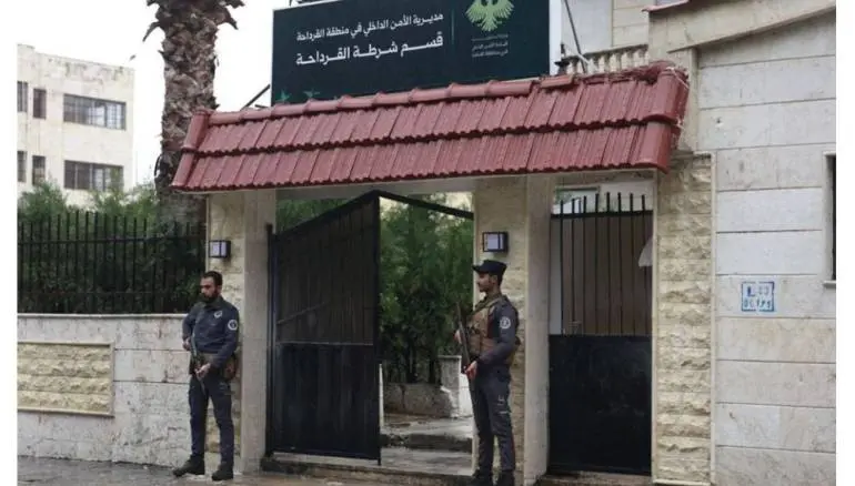 ​استهداف مخفر شرطة القرداحة بقنبلة.. والأمن يلاحق المهاجمين