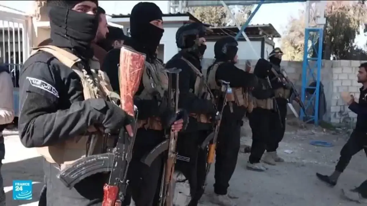 الداخلية السورية تقرّ بحصول فرار جماعي من مخيم الهول الذي كان يؤوي عائلات جهاديين