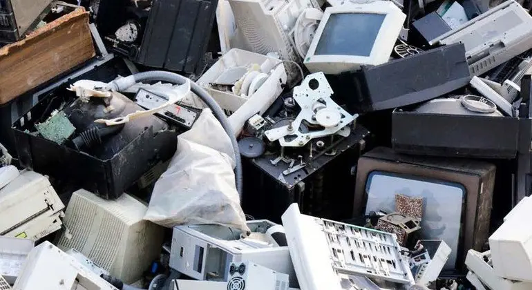 الاتجار غير المشروع بالنفايات يُفاقم التلوث السام ويضر بالصحة العامة