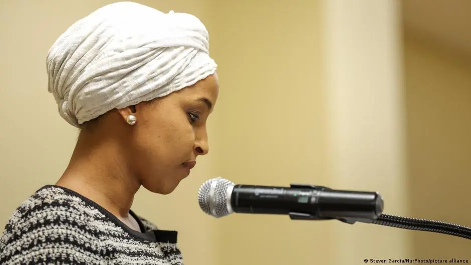 ترامب يطالب بترحيل نائبتين مسلمتين بعد مقاطعتهما لخطابه