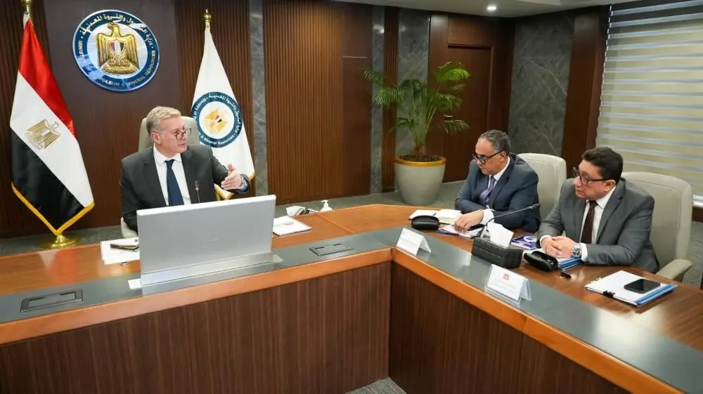 ميناء الحمراء المصري يبدأ نشاط تخزين البترول لحساب الغير