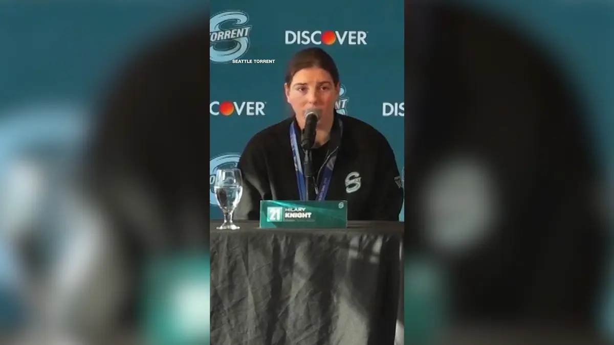 قائدة فريق الهوكي النسائي الأمريكي تصف مزحة ترامب بأنها "مقززة"