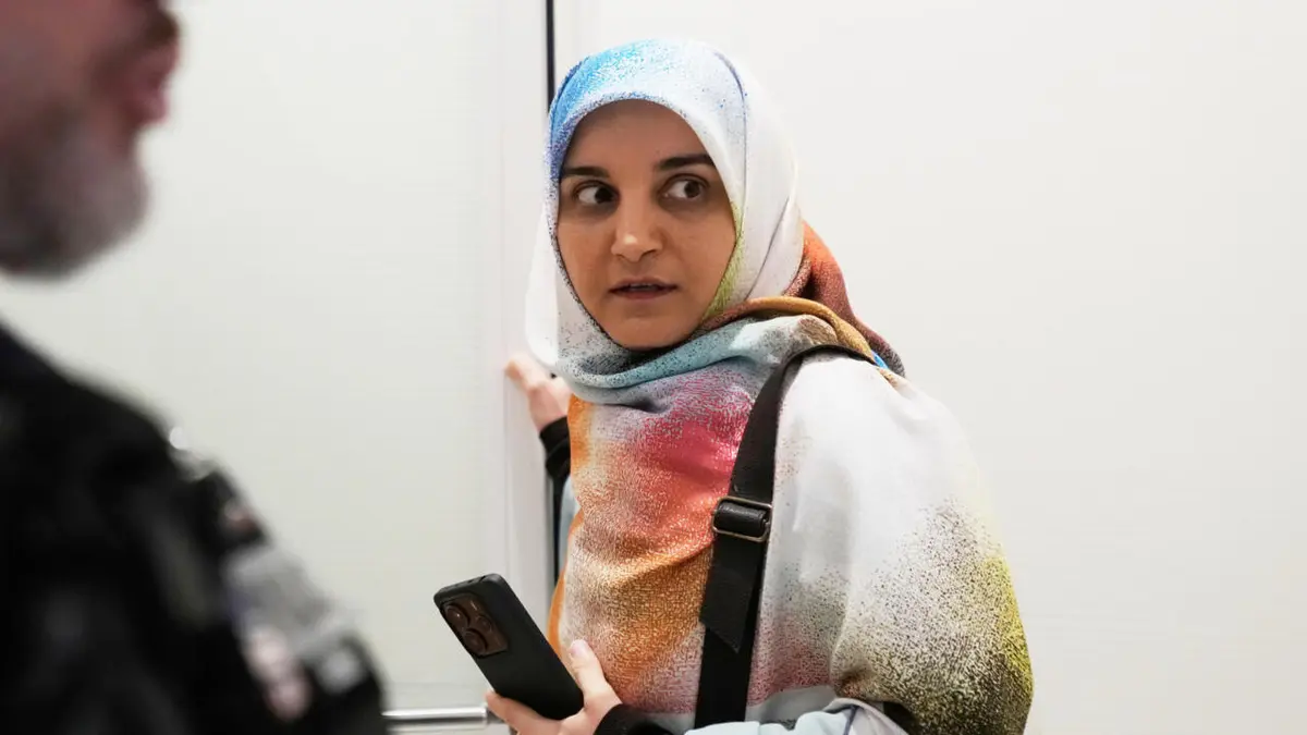 القضاء الفرنسي يحكم على الإيرانية إسفندياري بالسجن عاما نافذا