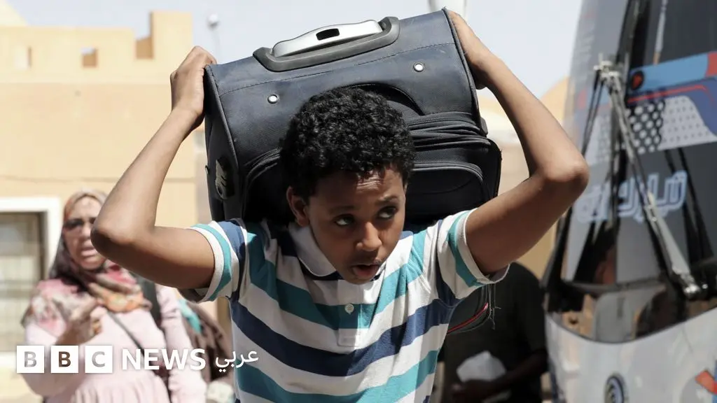 ما الذي يحدث مع اللاجئين السودانيين والسوريين في مصر؟ - BBC News عربي