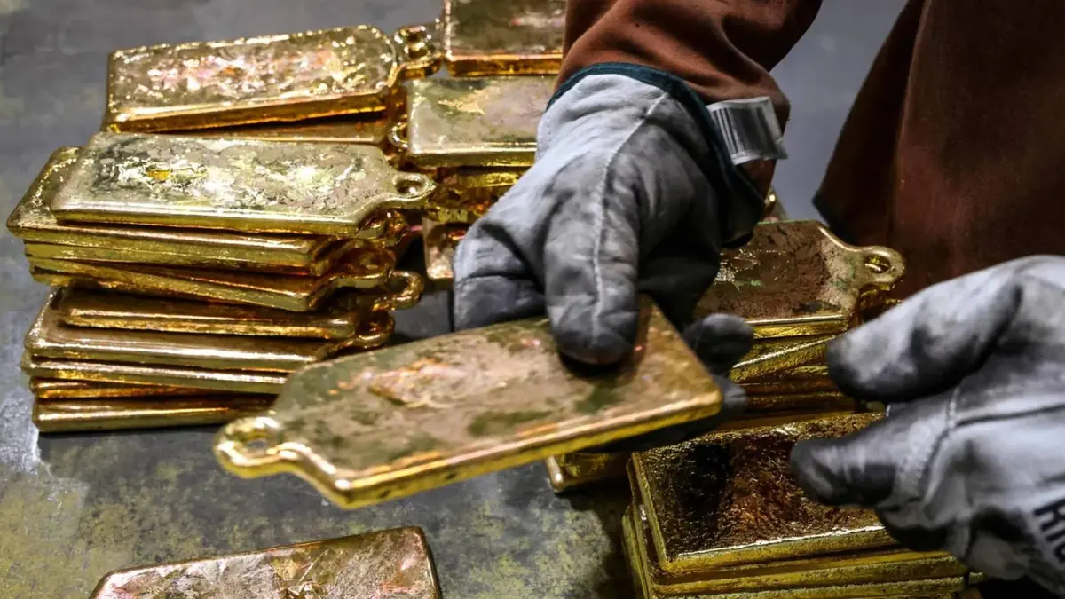 الذهب في منطقة "الانتظار".. كيف ستحدد محادثات واشنطن وطهران مصير المعدن الأصفر؟