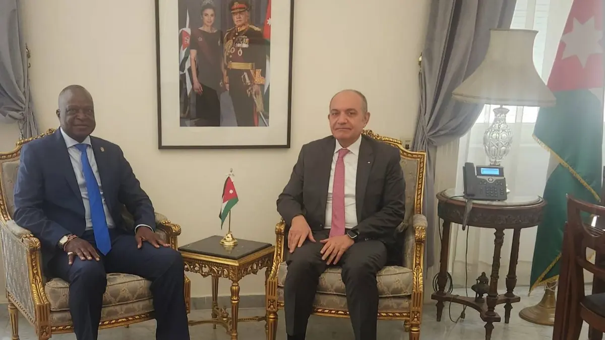 العضايلة يبحث تعزيز التعاون الاقتصادي مع السفير الكيني في القاهرة