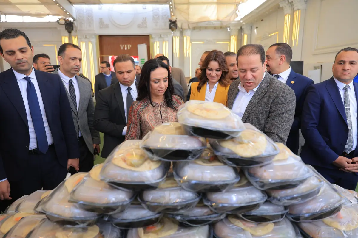 وزيرة التضامن تتفقد مقر إطعام جمعية الأورمان بـ«إمبابة» - أموال الغد
