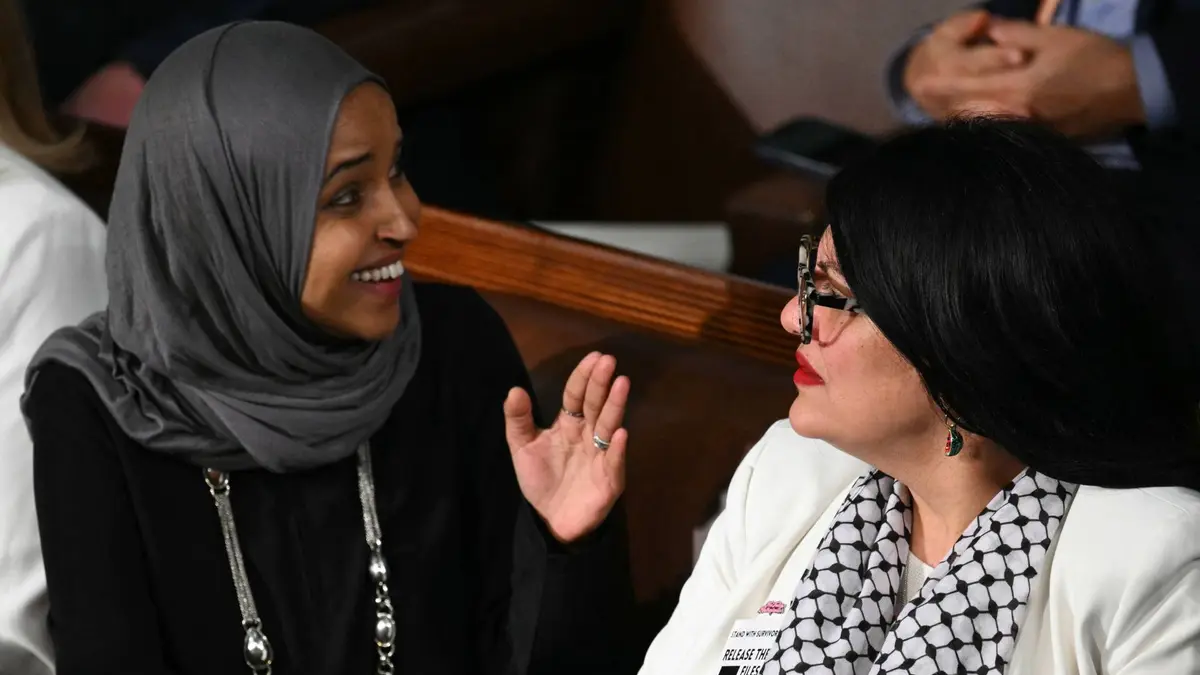 ترمب يطالب بترحيل النائبتين طليب وعمر ويصفهما بـ"المختلتين عقليا" بعد مشادة الكونغرس