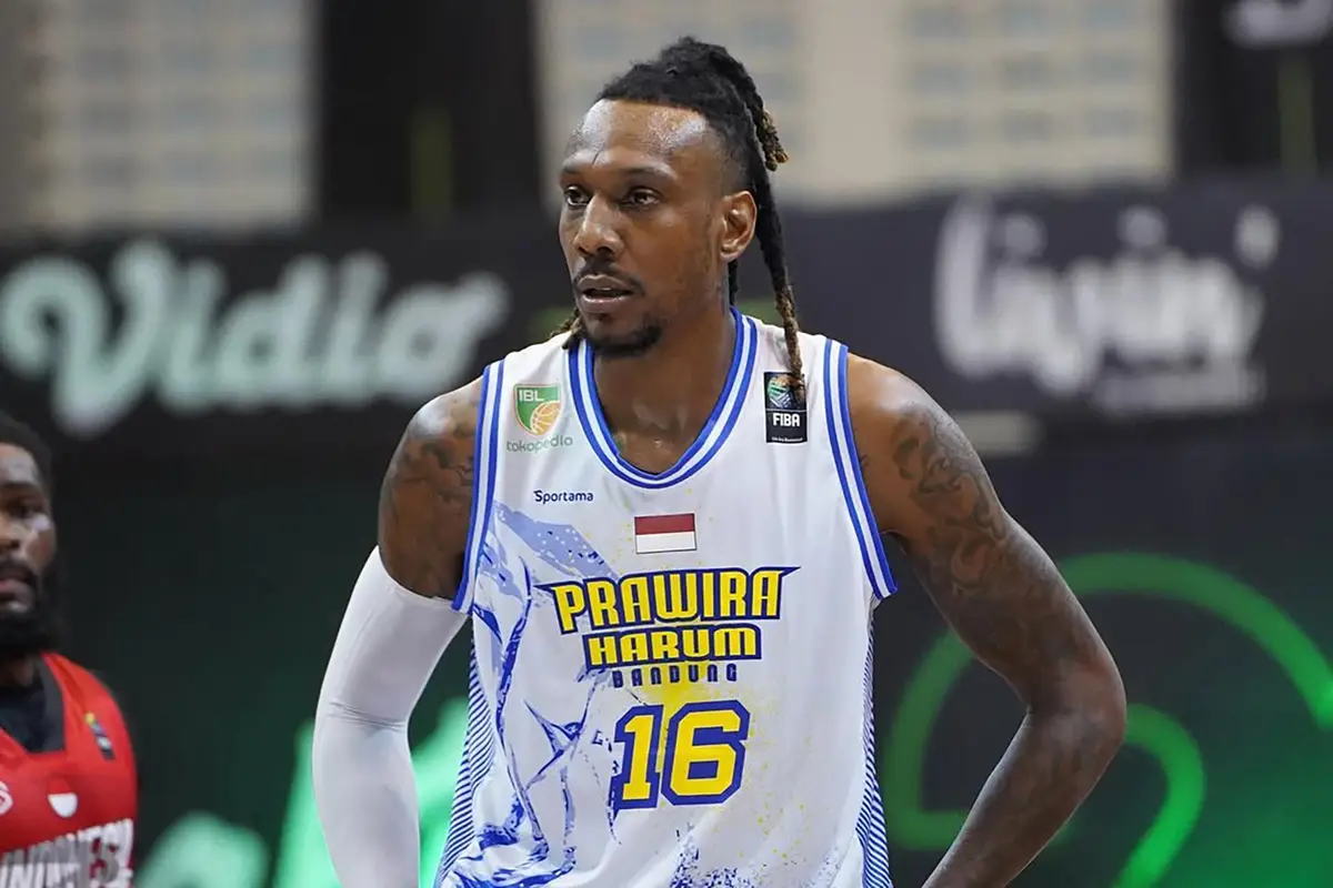 لاعب أمريكي يفلت من عقوبة الإعدام في إندونيسيا