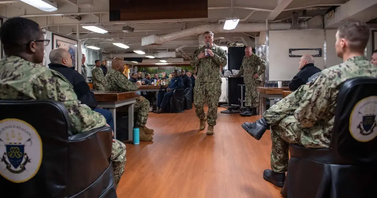 البنتاجون يعفي مدير هيئة الأركان المشتركة للجيش من منصبه