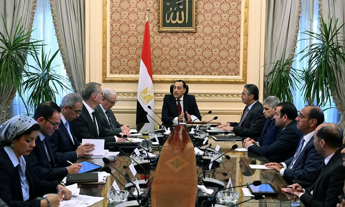 رئيس الوزراء يشدد على المتابعة الميدانية الدائمة للأسواق واستدامة توافر السلع - أموال الغد