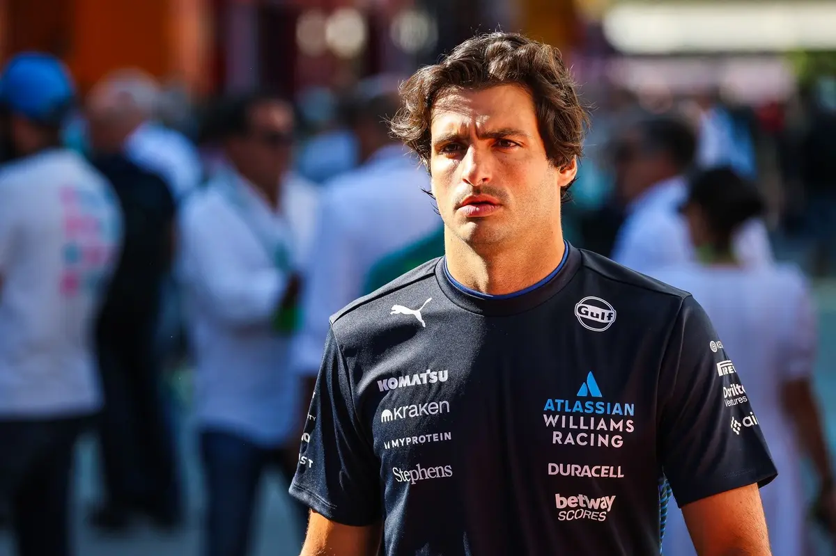 "Class act" Carlos Sainz showered with praise after "feel good" Williams F1 fan moment