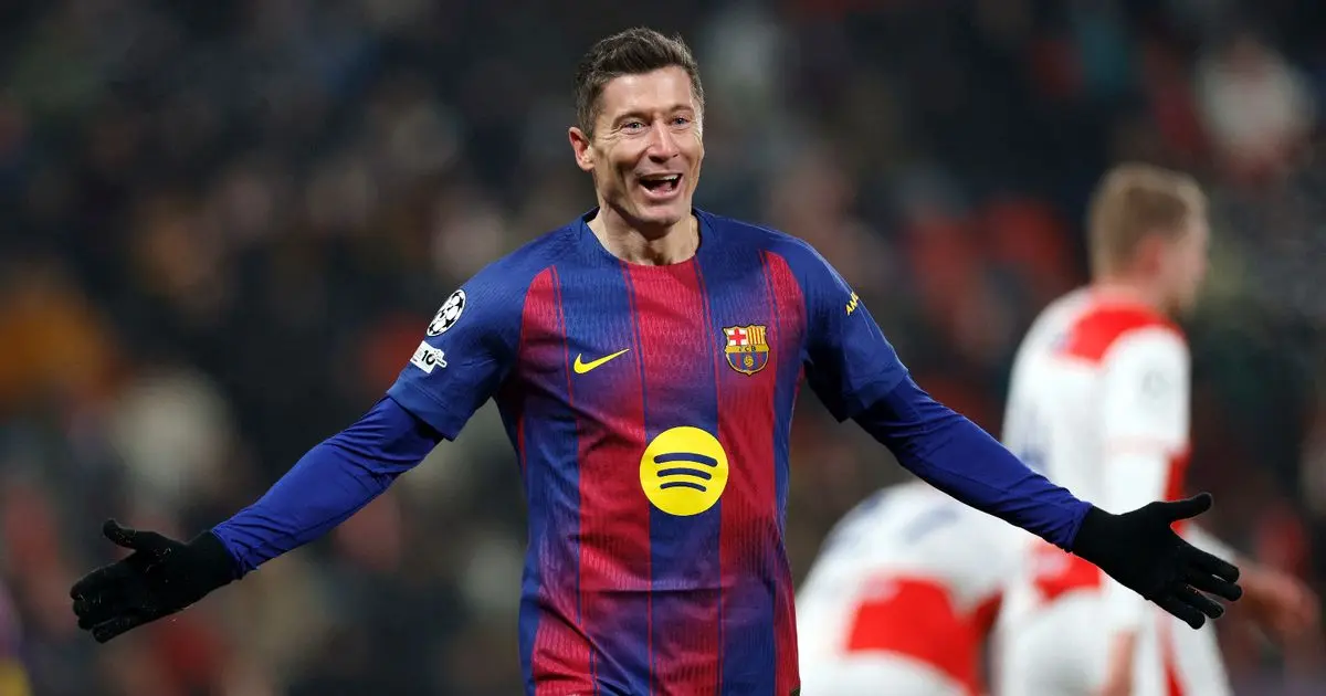 روبرت ليفاندوفسكي يكشف مأساته: وفاة والدي حوّلتني رجلاً في دقيقة واحدة