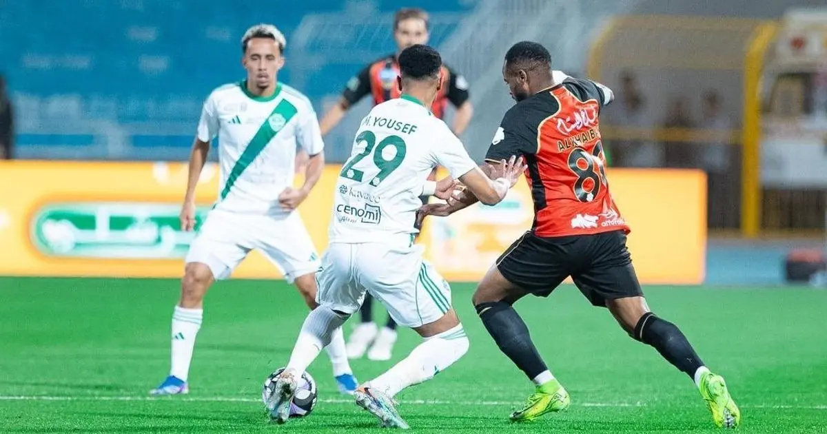 عبد الإله الخيبري الأفضل وتيدي أوكو الأسوأ في مباراة الرياض والأهلي