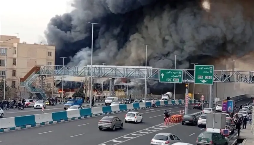 اندلاع حريق ضخم في مجمع صناعي جنوب إيران - موقع 24