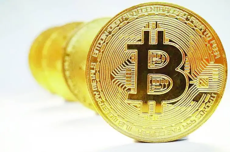 «البيتكوين» تدور حول 67 ألفاً