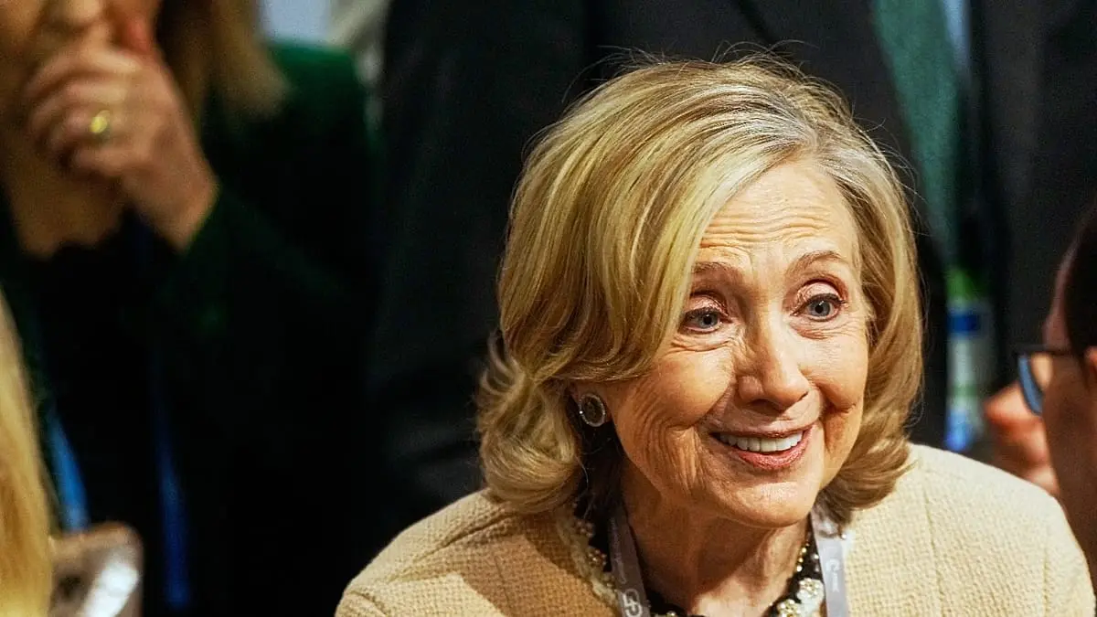 "اسألوا ترامب".. هيلاري كلينتون تدلي بشهادتها في قضية إبستين وتنفي علمها بأنشطته