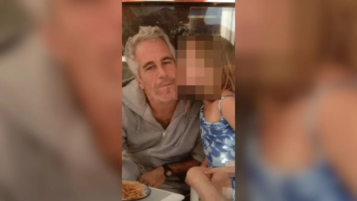 منها طفلة تقبل إبستين.. CNN تعثر على أكثر من 100 صورة نشرت دون تنقيح
