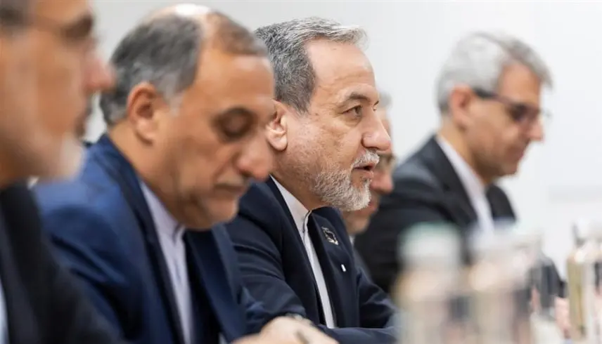 ضغوط عسكرية واقتصادية على إيران قبل جولة جديدة للمفاوضات - موقع 24