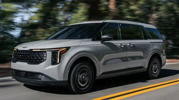 عائلية بتكنولوجيا هايبرد .. مواصفات كيا كارنفال 2026 الجديدة