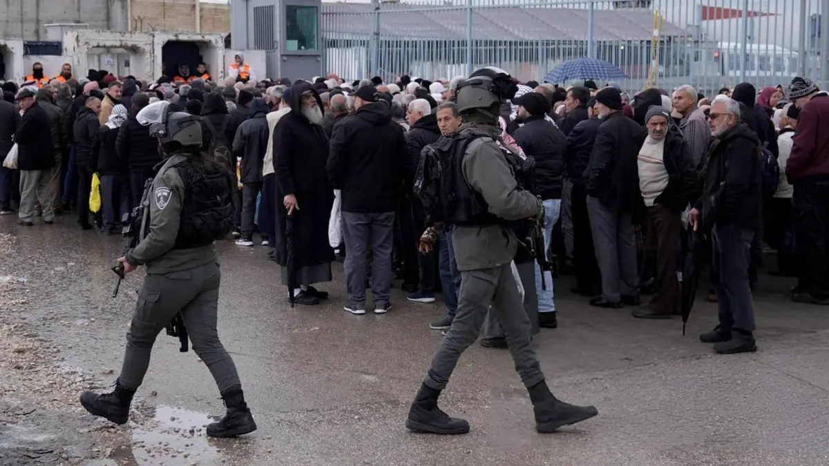 قيود "إسرائيلية" تعيق وصول آلاف الفلسطينيين إلى المسجد الأقصى في الجمعة الثانية من رمضان