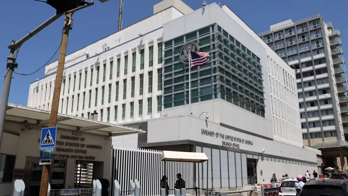رويترز: أمريكا تسمح بمغادرة بعض موظفي سفارتها في "إسرائيل" مع عائلاتهم بسبب مخاطر أمنية