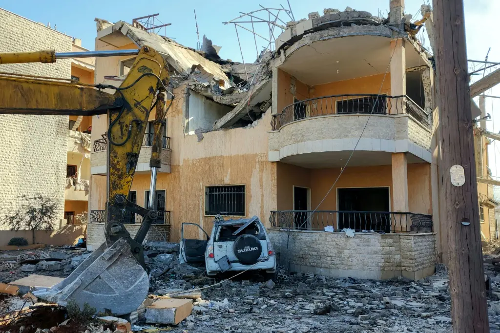 جيش الاحتلال الإسرائيلي يقول إنه قصف ثمانية معسكرات لحزب الله في شرق لبنان