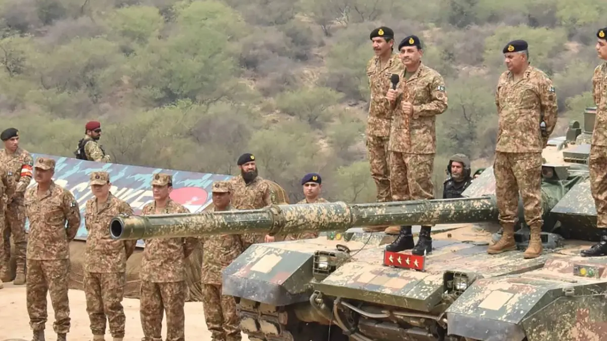 باكستان تعلن الحرب المفتوحة وتتهم طالبان بالتحول لـ "وكيل هندي"