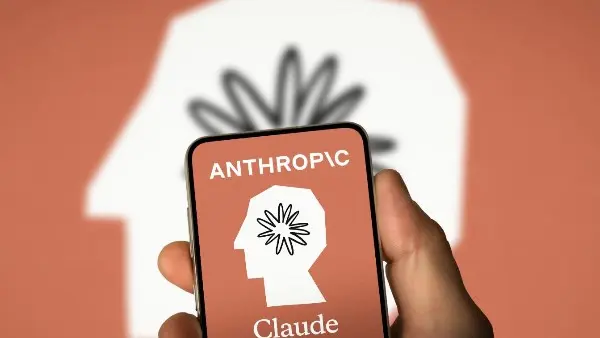 نموذج أنثروبيك يبوح بأسراره.. أول ذكاء اصطناعي “متقاعد” يتحدث عبر مدونة