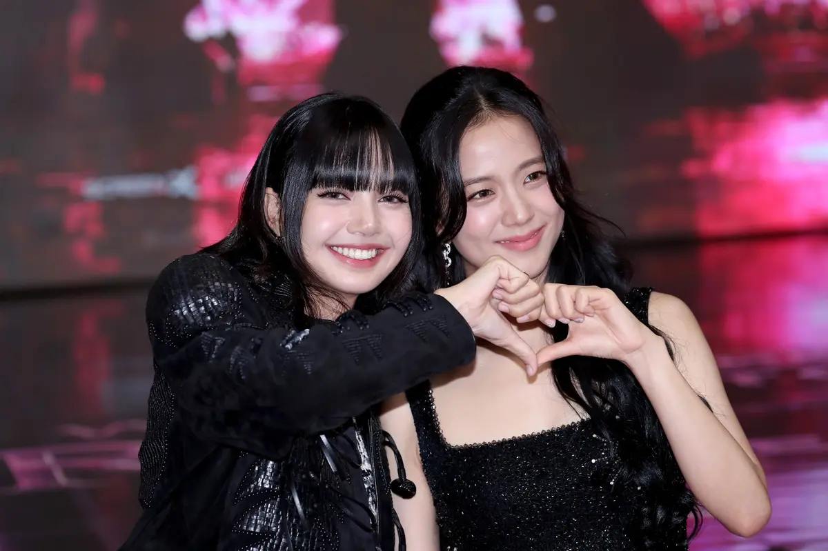 فرقة BLACKPINK الكورية تعود بألبوم “Deadline” بعد غياب 3 سنوات