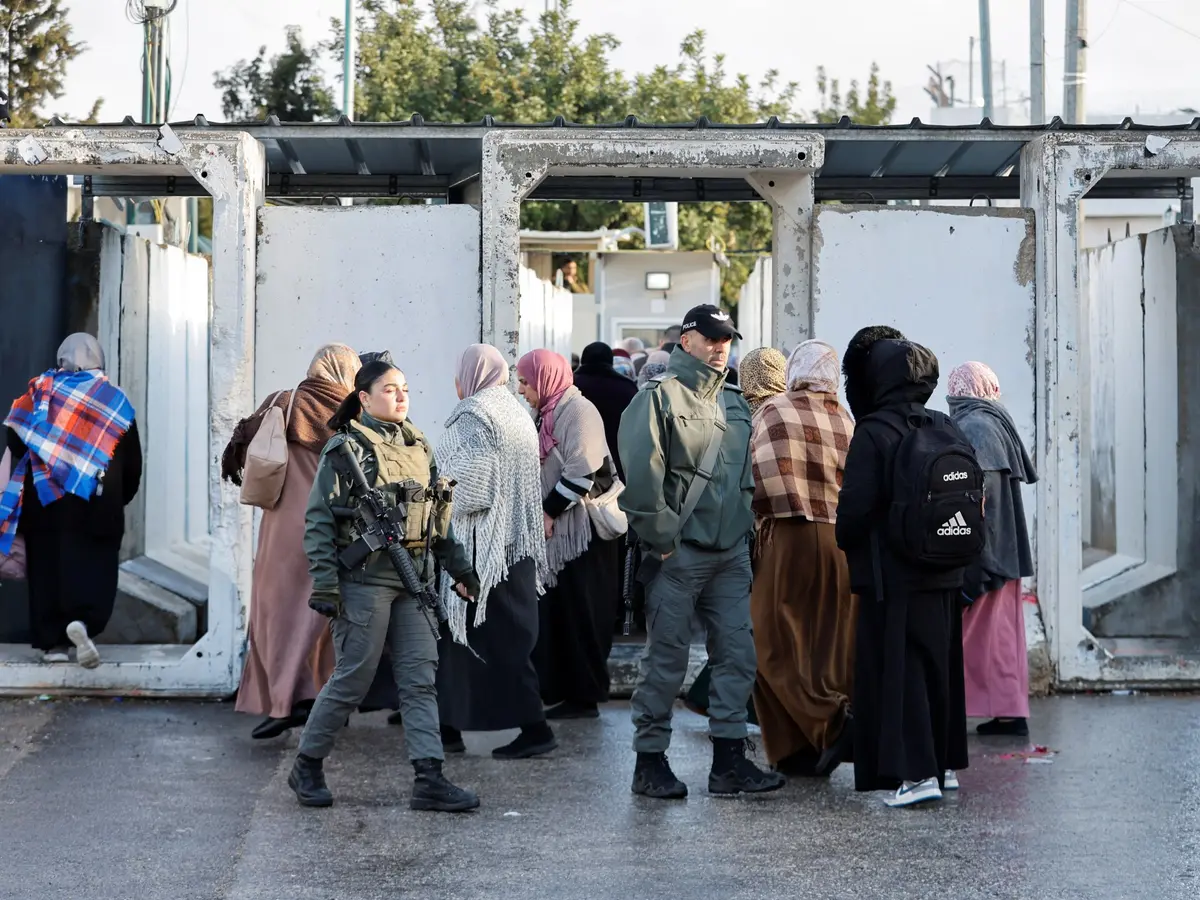 حواجز وانتشار عسكري.. إسرائيل تقيد صلاة الجمعة بالمسجد الأقصى