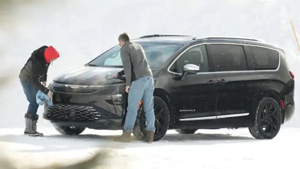 الظهور الأول لسيارة كرايسلر باسيفيكا 2027 فيس ليفت