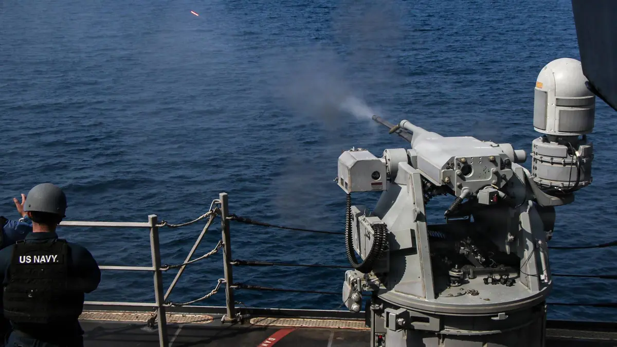 القيادة المركزية الأمريكية: المدمرة فرانك بيترسن جونيور أجرت تدريبا بالذخيرة الحية في بحر العرب