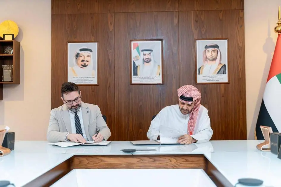 «سياحة عجمان» توقّع مذكرة تفاهم لتعزيز الاقتصاد المعرفي