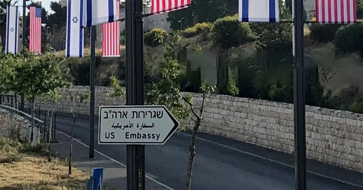 واشنطن تسمح لموظفيها غير الأساسيين بمغادرة سفارتها في "إسرائيل"