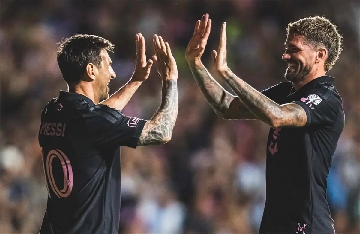 فوضى أمنية تتسبب في سقوط ميسي على الأرض بعد فوز إنتر ميامي في مباراة ودية