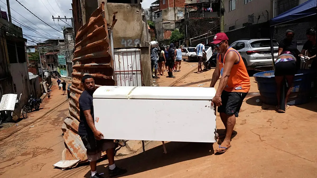 فيديو. البرازيل تسابق الزمن بحثا عن ناجين بعد فيضانات مميتة في ميناس جيرايس