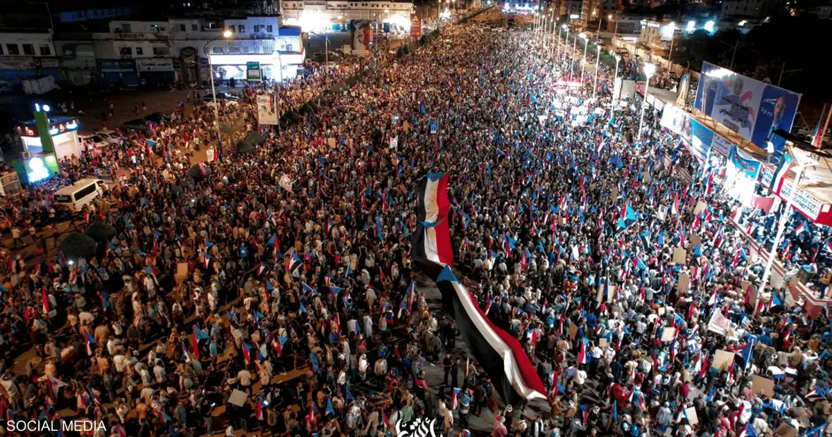 مليونية في عدن تؤكد دعم الزبيدي وترفض إقصاء "الانتقالي"
