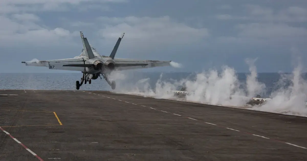 "سنتكوم" تطلع ترمب على خيارات ضرب إيران.. وفانس: لن نتورط بحرب مطولة