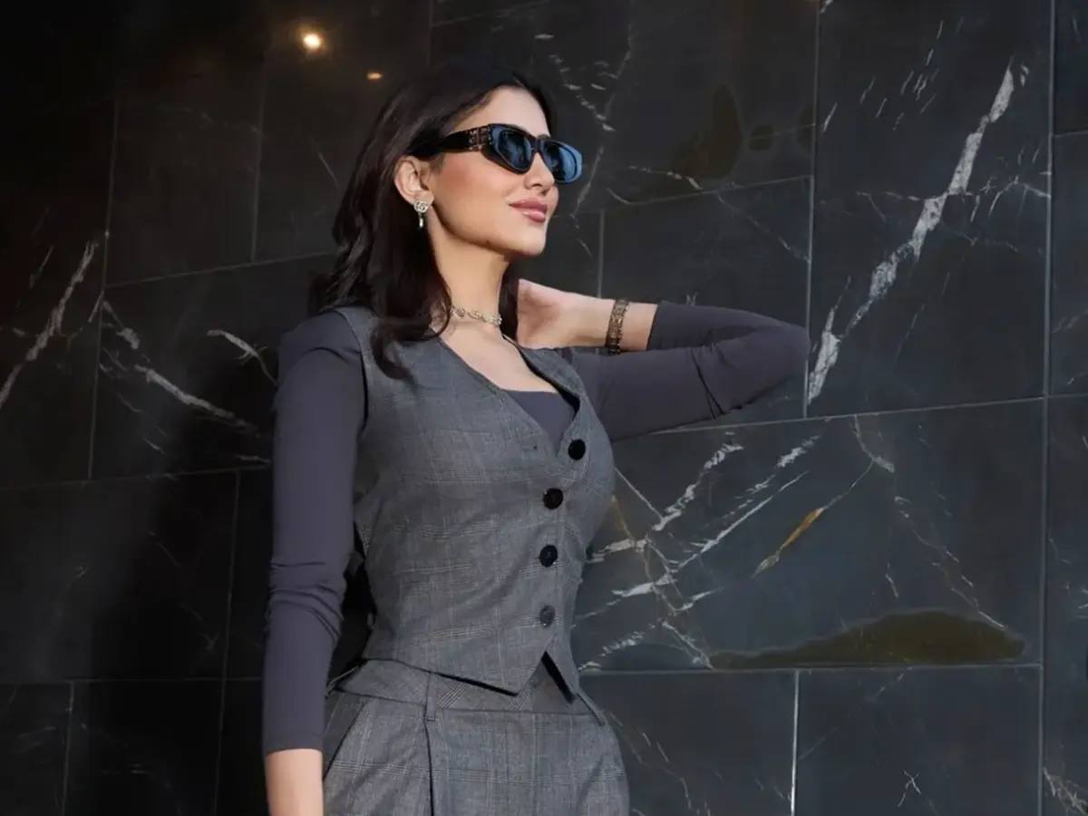 كيف تمزج مي عمر نجمة مسلسل الست موناليزا الألوان في إطلالاتها؟