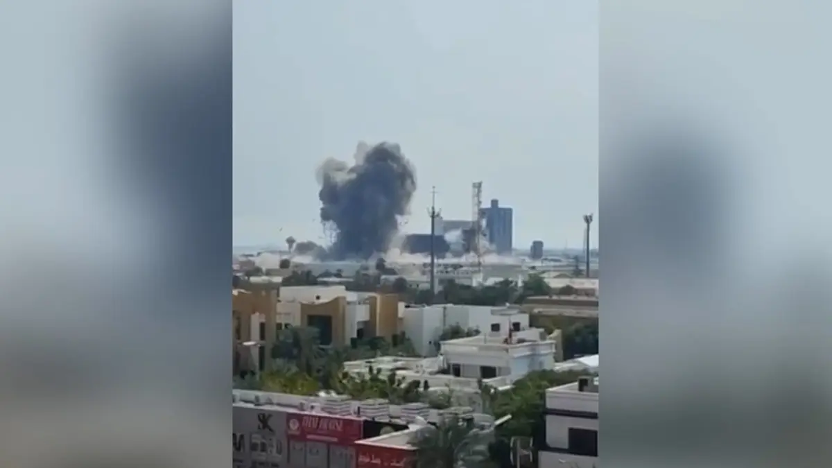 لحظة "دوي انفجار هائل" بسقوط صاروخ قرب قاعدة بحرية أمريكية في البحرين