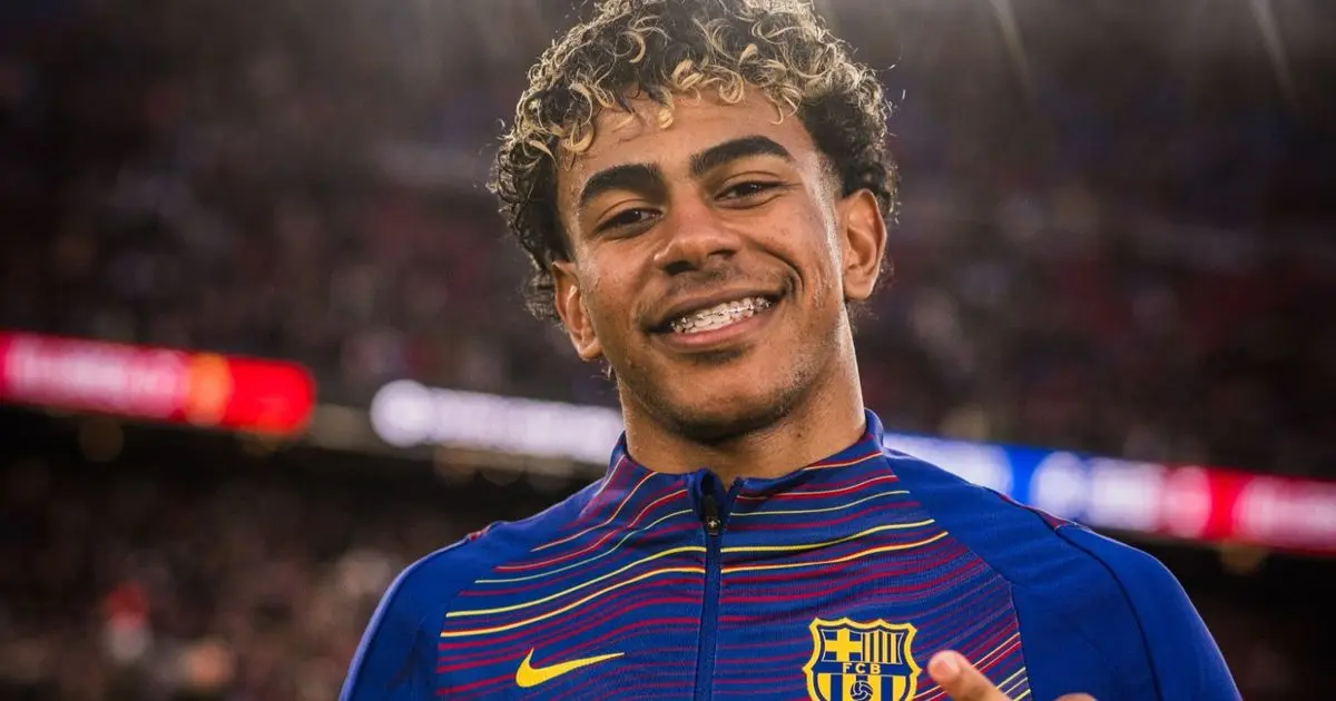 لامين يامال: لم أكن سعيداً وقلت لفليك أن ينتظر الهاتريك قبل استبدالي