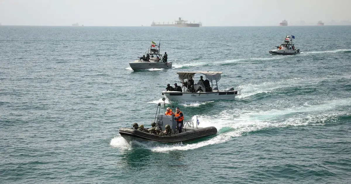 إنذار بحري من الحرس الثوري الإيراني: منع عبور السفن عبر مضيق هرمز