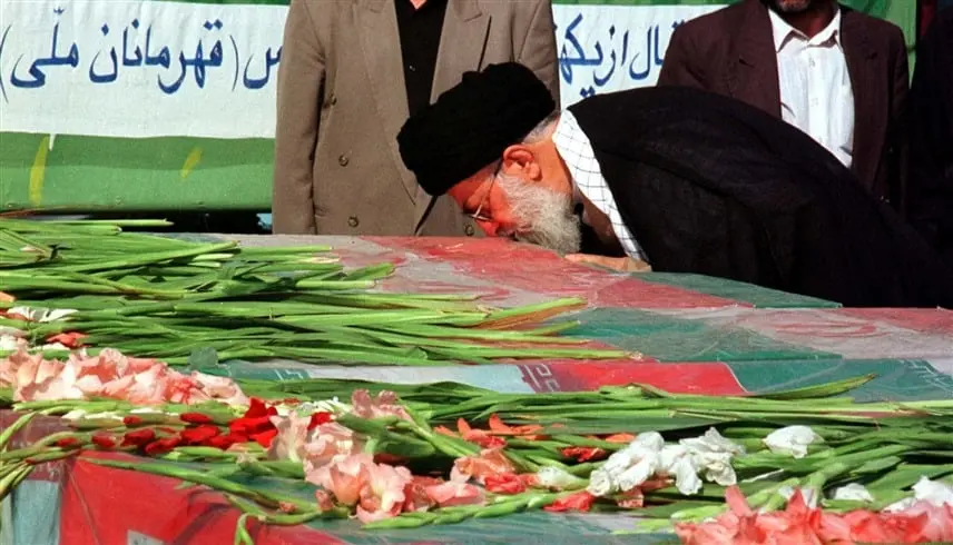 إسرائيل تعلن مقتل خامنئي وعرض صورة جثته على نتانياهو وترامب - موقع 24