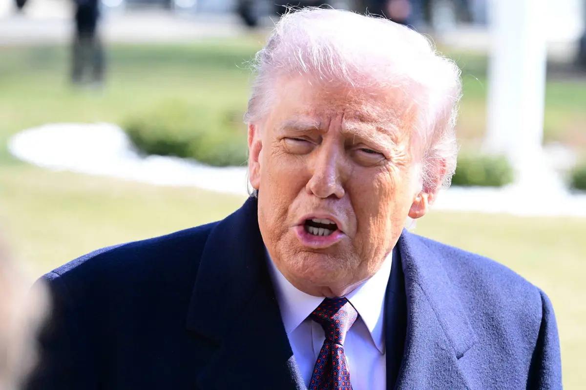 البيت الأبيض ينشر لقطات تظهر ترامب وهو يتابع الهجوم على إيران (صور)