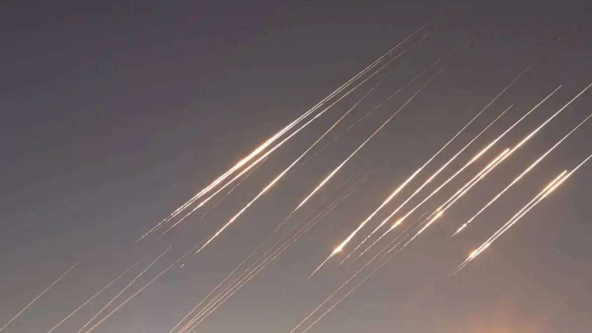 وكالة أنباء فارس الإيرانية: دوي 3 انفجارات في وسط طهران