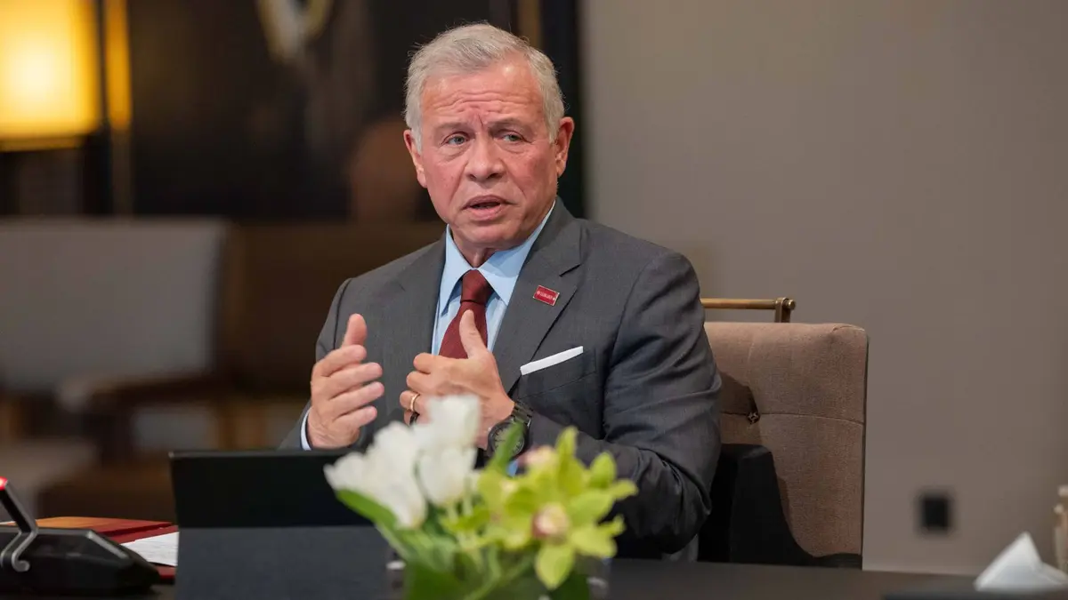 الملك يلتقى اتصالا هاتفيا من ولي العهد السعودي لبحث التطورات الدائرة في الإقليم