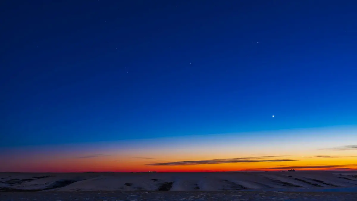 الليلة.. استعراض كوكبي نادر يزيّن سماءنا ويُشاهد بالعين المجرّدة
