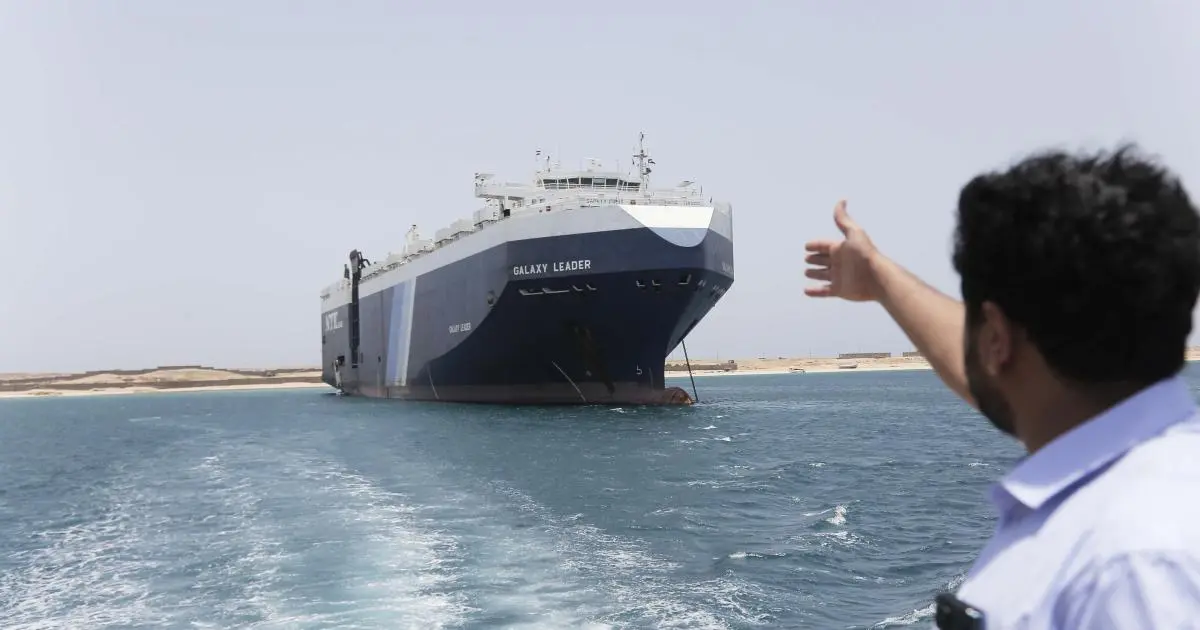 الحوثيون يعلنون استئناف الهجمات في البحر الأحمر